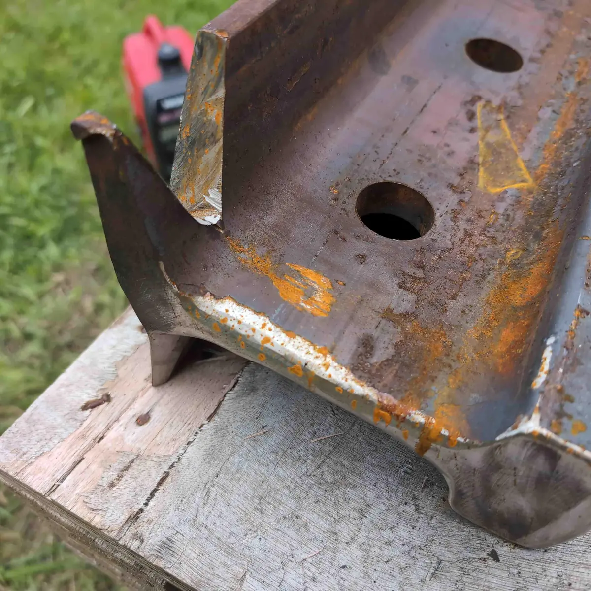 Close up showing the webbing fuller and the bick roughed out on a rail anvil.